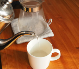 サーバーやカップを温める